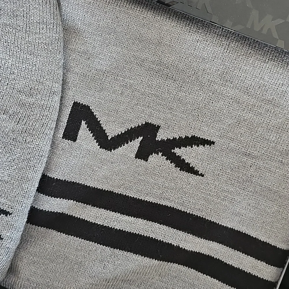 NWT Michael Kors Scarf and Hat Set Gray Black Knit Gift Box Accessory Set Unisex - Picture 4 of 6